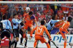 爱游戏官方网站 -今夜亚冠焦点战；拜仁慕尼黑临场应变；引发热议；阵容厚度经受考验的简单介绍