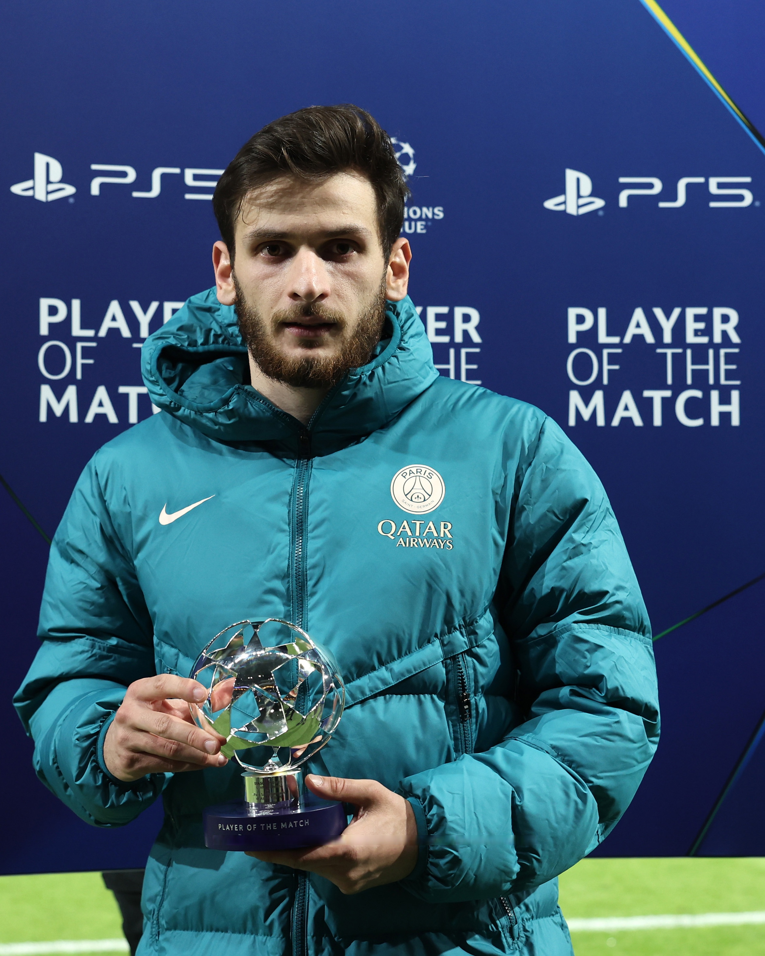 欧冠集结日走向成谜，阿斯顿维拉官宣签约，形势明朗，年轻球员获得机会(阿斯顿维拉欧冠赛程)