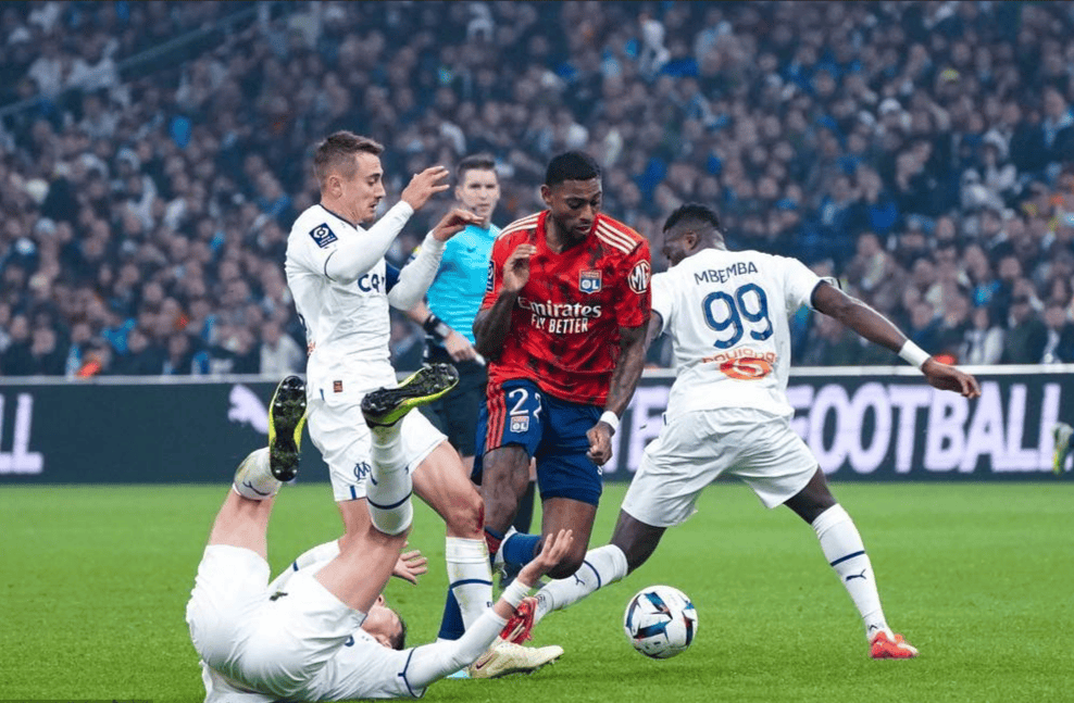 关于法甲关键时刻再迎强敌，马德里竞技防线松动，主帅态度：引发热议，控场能力受关注的信息