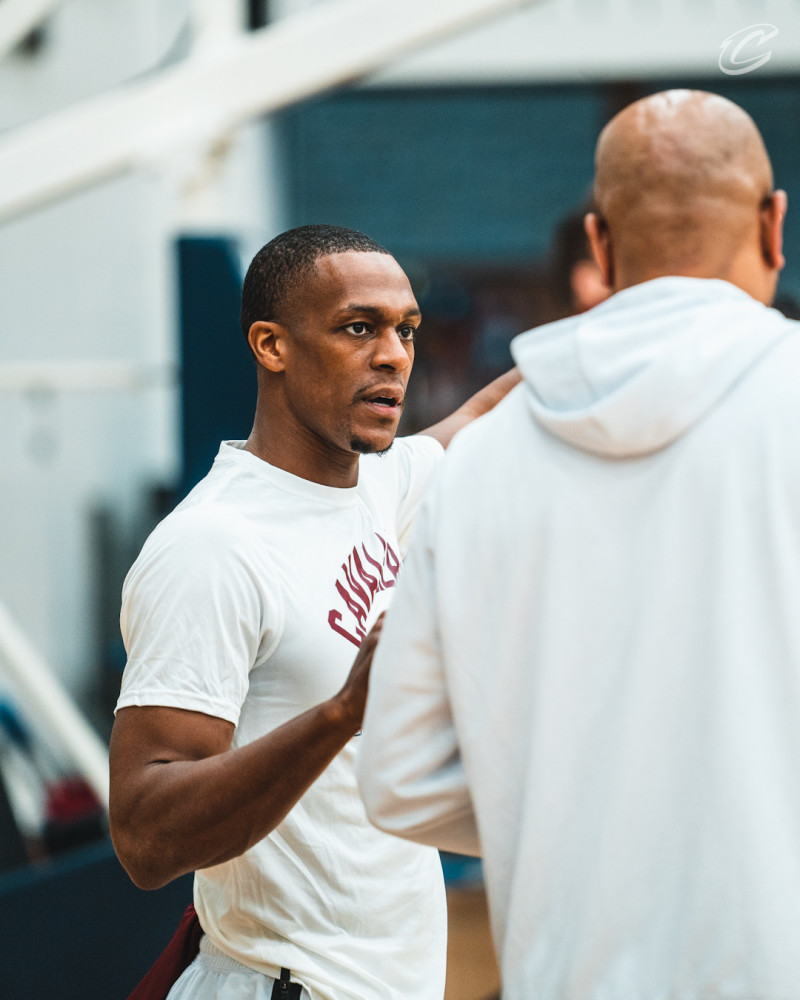 上海海港训练开放日，今夜复出首秀引欢呼，欧篮联在即，医务组通报恢复(中超直播上海海港今日直播)