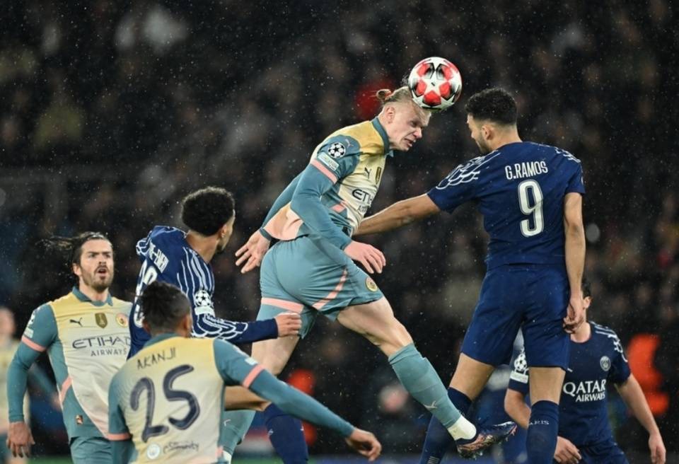 爱游戏中国 -曼城夺冠后更衣室